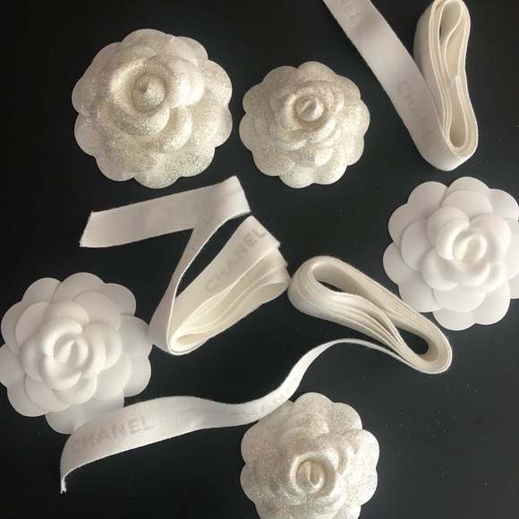 SOLD!! 5 Chanel Camellia Flowers & 3 Chanel Bows Sparkle - Picture 1 of 5
